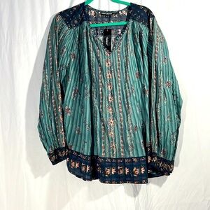 NWT Tolani Collection 1X Top Rounded hem elastic in sleeve arms